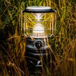 Favour L0944 Retro LED Lantaarn Hoog Vermogen 1300 Lumen, Vintage Design, Tuinlantaarn, Camping Lamp, Stormlantaarn Kleurtemperatuur Instelbaar Warm Wit Tot Koel Wit, Traploos Dimbaar Incl. Kaarslichtstand -Winkel Voor Kampeerartikelen 1200x1200 1333