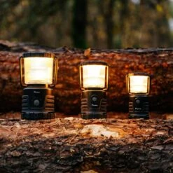 Favour L1061 Camping Lamp LED, 875 Lumen, IP64, Waterdicht, Draagbare Kampeerlamp, Tentlamp, Schokbestendig, 4 Verschillende Lichtmodi Incl Kaarslicht-modus, Afneembaar Deksel, Handig & Compact Formaat -Winkel Voor Kampeerartikelen 1200x1200 1401