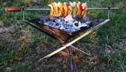 Firekorf + Grill + Spit : Opvouwbare Vuurkorf / Vuurschaal Met Rooster En Spit - Draagbare BBQ - Opbergtas - Kampeer Grill - Kookset 21 Firekorf + Grill + Spit : Opvouwbare Vuurkorf / Vuurschaal Met Rooster En Spit - Draagbare BBQ - Opbergtas - Kampeer Grill - Kookset -Winkel Voor Kampeerartikelen 1200x685 2