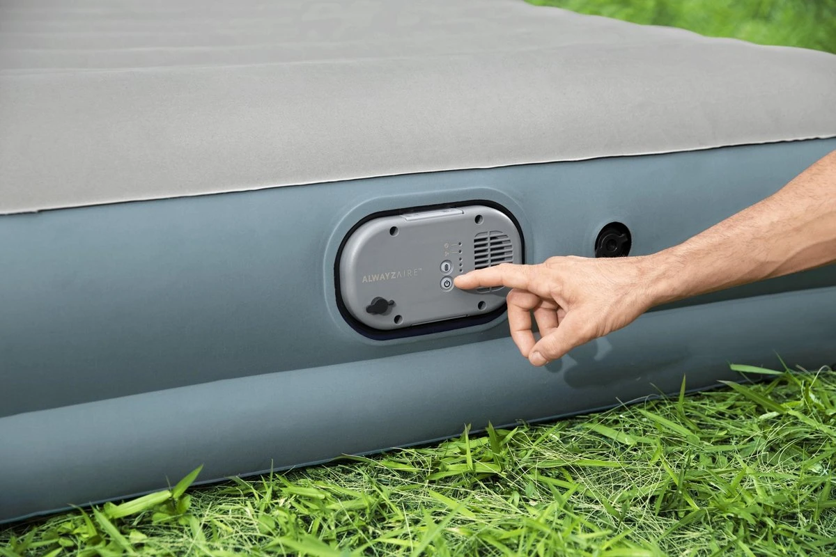 Bestway Luchtbed - 2 Personen - PVC/Polyester - Ingebouwde Oplaadbare Pomp - Fortech™ Materiaal - I-Beam Constructie - Ingebouwd Kussen 10 Bestway Luchtbed - 2 Personen - PVC/Polyester - Ingebouwde Oplaadbare Pomp - Fortech™ Materiaal - I-Beam Constructie - Ingebouwd Kussen - Afbeelding 8