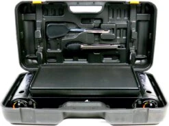 T&S - Draagbaar Dubbel Gasvuur Met Grillplaat En Transportkist - Camping Kooktoestel - Kookstel - Bakplaat - Gasfornuis - 2 Pits - Elektrische Ontsteking - Kookvuur - Kampeer Vuur -Winkel Voor Kampeerartikelen 1200x894 2