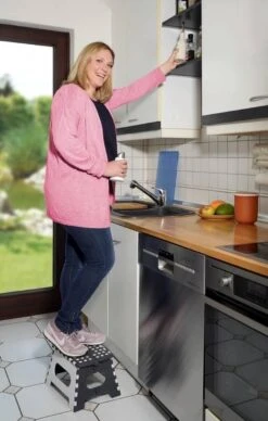 WENKO Secura Opklapbaar Krukje, Belastbaar Tot 350 Kg 11 WENKO Secura Opklapbaar Krukje, Belastbaar Tot 350 Kg -Winkel Voor Kampeerartikelen 763x1200 1