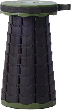 Kampeerkruk - Uitschuifbare Kruk - Military / Groen - Tot 120 Kg - Travel Stool - INCLUSIEF OPBERGZAK - Opvouwbare Campingkruk - Inklapbaar Krukje - Telescopische Kruk - Camping - Outdoor -Winkel Voor Kampeerartikelen 770x1200 1